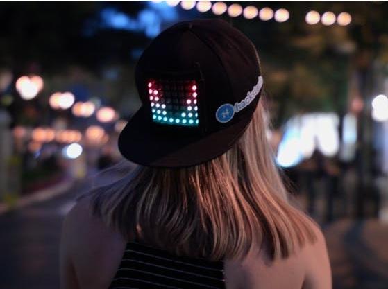 可定制的LED显示的帽子，你这条街最亮的仔